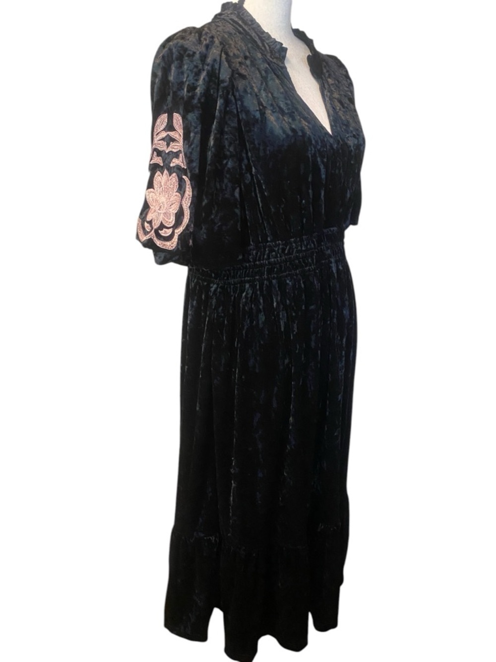 Umgee Women’s Black Velvet Midi Tier Dress Pink Embroider Puff Sleeve New Size L